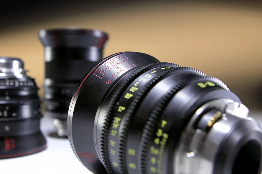 RED-18-50-AY1C3193_USE (1).webp